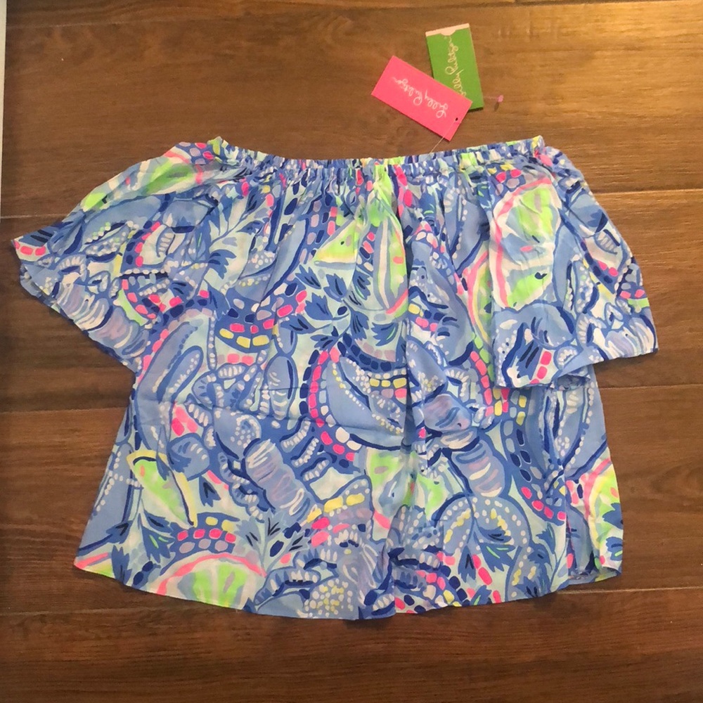 Lilly Pulitzer off the shoulder shirt size XS.